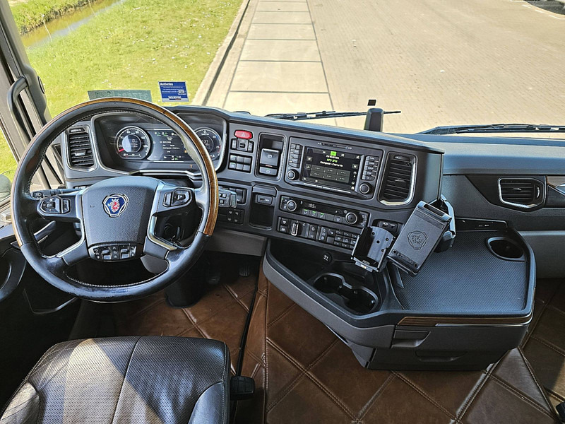 Interior photo 1: Gjysmë-kamion Scania R450 6X2*4NB RET. LEATHER