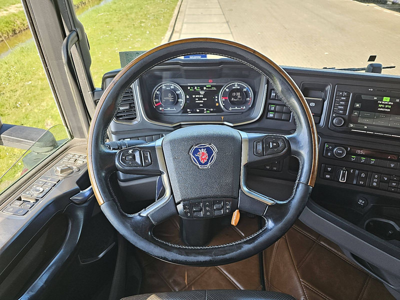 Interior photo 2: Gjysmë-kamion Scania R450 6X2*4NB RET. LEATHER