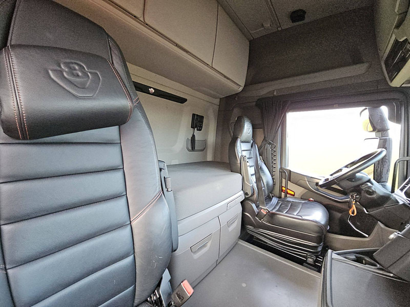 Gjysmë-kamion Scania R580 6X2 NB LED LEATHER: foto 14
