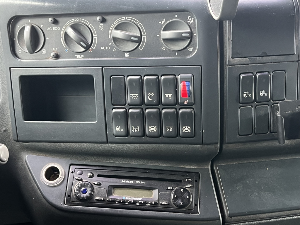 MAN TGA 26.440 6x2 LL Retarder Kran Palfinger 20002 - Kamion me tendë, Kamion me vinç: foto 2 MAN TGA 26.440 6x2 LL Retarder Kran Palfinger 20002 - Kamion me tendë, Kamion me vinç: foto 2