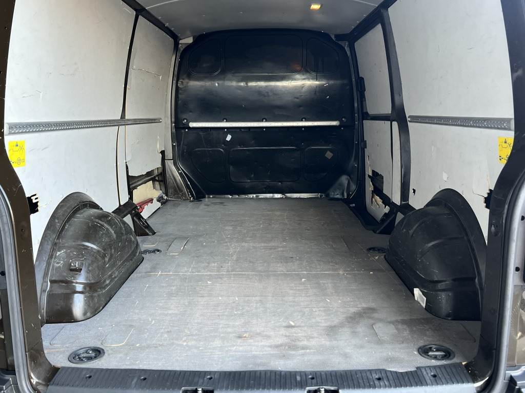 VW T6 2.0 TDI LANG Aut. 1.Hand Heckflügeltüren NAVI - Furgon i vogël: foto 3 VW T6 2.0 TDI LANG Aut. 1.Hand Heckflügeltüren NAVI - Furgon i vogël: foto 3