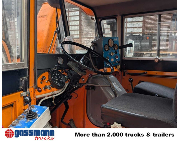 Unimog U52 411 4x4, Schmidt Schneefräse mit - Kamioncine: foto 4 Unimog U52 411 4x4, Schmidt Schneefräse mit - Kamioncine: foto 4
