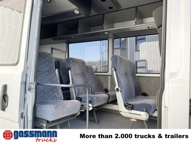 Mercedes-Benz 711 D-KA 4x2, Standklima, 11-Sitze, 2 x on stock - Minibus, Furgon pasagjerësh: foto 4 Mercedes-Benz 711 D-KA 4x2, Standklima, 11-Sitze, 2 x on stock - Minibus, Furgon pasagjerësh: foto 4