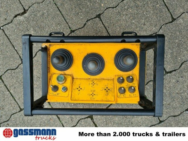 Mercedes-Benz Axor 1828 AK 4x4, Winterdienstausstattung, Kran - Kamion vetëshkarkues, Kamion me vinç: foto 2 Mercedes-Benz Axor 1828 AK 4x4, Winterdienstausstattung, Kran - Kamion vetëshkarkues, Kamion me vinç: foto 2