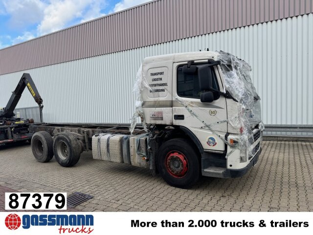 Volvo FM 380 6x4 R mit Brandschaden - Kamion vetëshkarkues: foto 1 Volvo FM 380 6x4 R mit Brandschaden - Kamion vetëshkarkues: foto 1