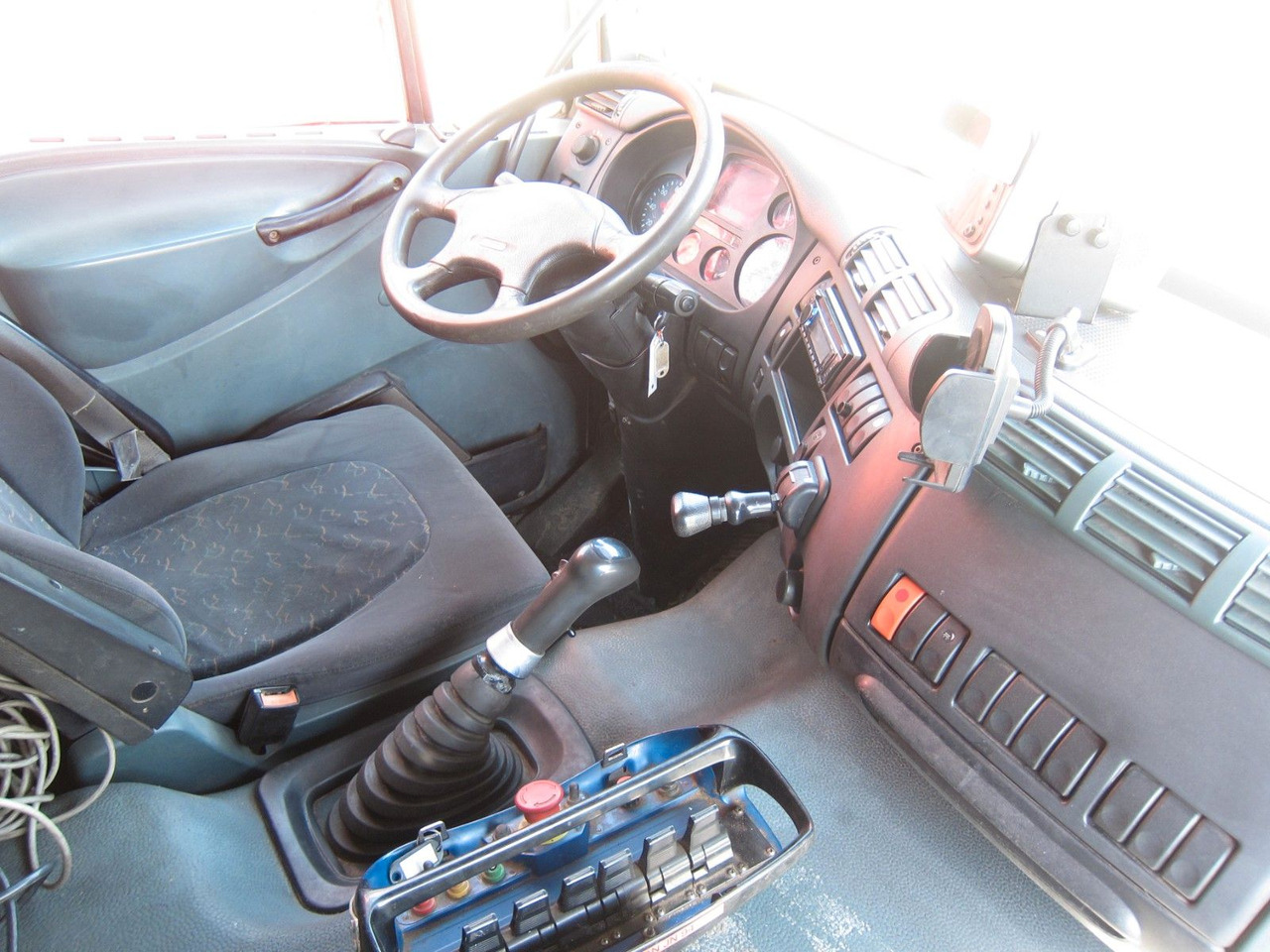 Lizingu i  DAF CF 85 480 6x2 HMF 2220 3xhydr Remote Manual E3 DAF CF 85 480 6x2 HMF 2220 3xhydr Remote Manual E3: foto 11
