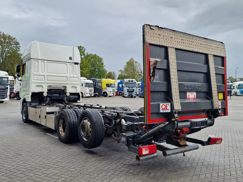 DAF XF 530 SuperSpaceCab 6x2*4 - Chassis 740 cm - Loadlift - Steering axle - Leather - - Kamion kabinë-shasi: foto 5 DAF XF 530 SuperSpaceCab 6x2*4 - Chassis 740 cm - Loadlift - Steering axle - Leather - - Kamion kabinë-shasi: foto 5