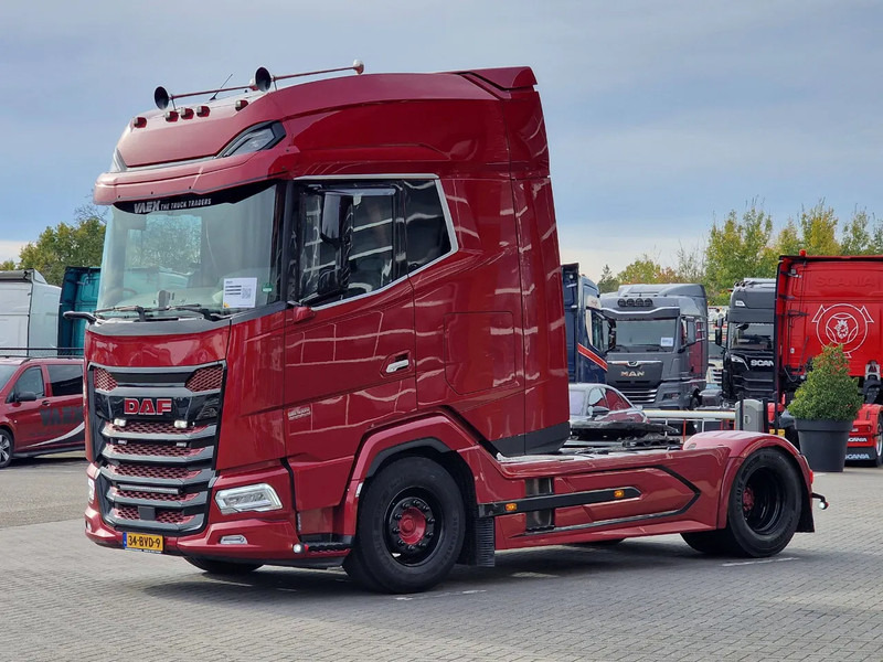 DAF XG+ 530 4x2 - Full spec - New engine - Full air - Leather interior - 2x tank - - Gjysmë-kamion: foto 3 DAF XG+ 530 4x2 - Full spec - New engine - Full air - Leather interior - 2x tank - - Gjysmë-kamion: foto 3