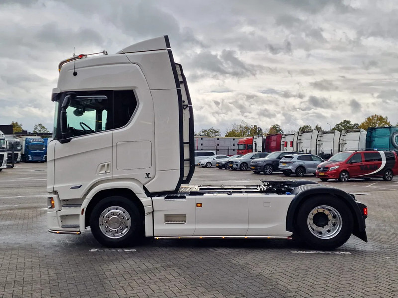 Scania R560 Highline 4x2 - Like new - Full spec - Facelift - Retarder - Night clima - Full air - Alloy wheels - Gjysmë-kamion: foto 4 Scania R560 Highline 4x2 - Like new - Full spec - Facelift - Retarder - Night clima - Full air - Alloy wheels - Gjysmë-kamion: foto 4
