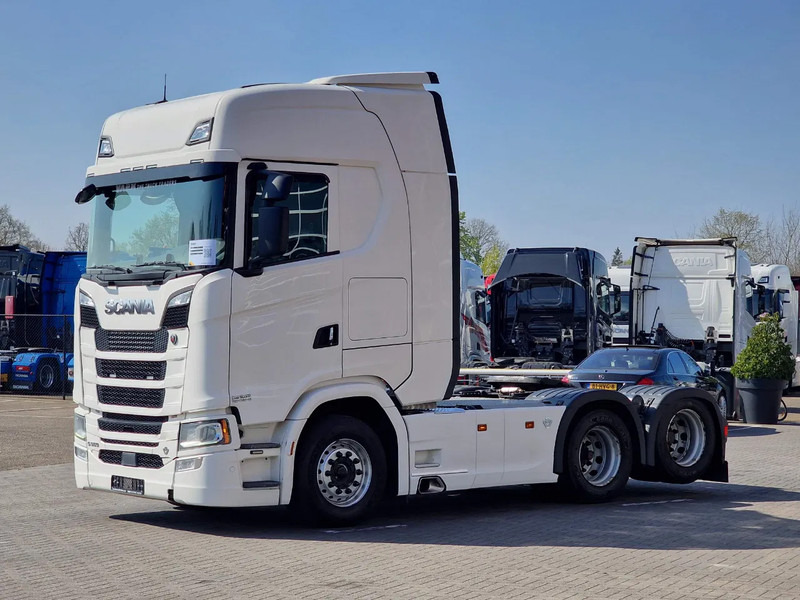 Scania S580 V8 NGS Highline 6x2 - Retarder - Full air - 3.15 WB - Navi - Led - Gjysmë-kamion: foto 3 Scania S580 V8 NGS Highline 6x2 - Retarder - Full air - 3.15 WB - Navi - Led - Gjysmë-kamion: foto 3