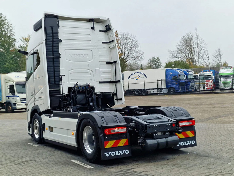 Volvo FH 16 780 Aero Globetrotter XL 4x2 - NEW - Full spec - Retarder - Full air - 2x tank - Gjysmë-kamion: foto 5 Volvo FH 16 780 Aero Globetrotter XL 4x2 - NEW - Full spec - Retarder - Full air - 2x tank - Gjysmë-kamion: foto 5