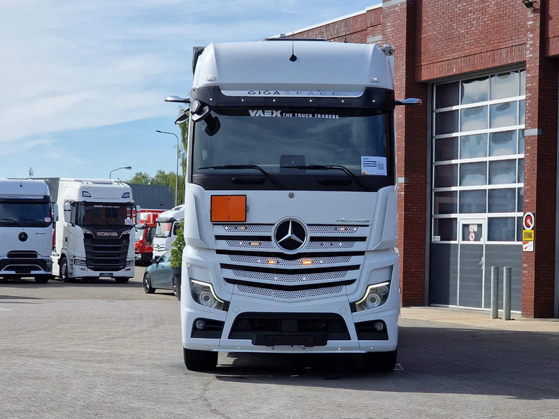 Mercedes-Benz Actros 2545 6x2*4 - Box with sidedoors - Loadlift - Steering axle - Full air - Camera - Kamion vagonetë: foto 2 Mercedes-Benz Actros 2545 6x2*4 - Box with sidedoors - Loadlift - Steering axle - Full air - Camera - Kamion vagonetë: foto 2