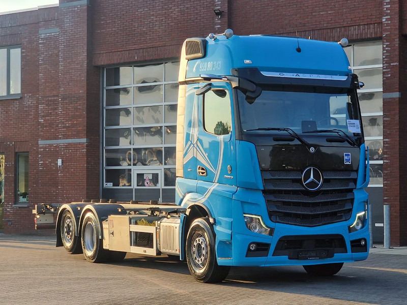 Mercedes-Benz Actros 2553 6x2 - BDF - Retarder - 4.90 WB - Loadlift - Full air - Transportjer kontejnerësh/ Kamion me karroceri të çmontueshme: foto 1 Mercedes-Benz Actros 2553 6x2 - BDF - Retarder - 4.90 WB - Loadlift - Full air - Transportjer kontejnerësh/ Kamion me karroceri të çmontueshme: foto 1