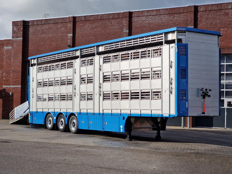 Pezzaioli New 3 stock livestock trailer 95.4M2 - Water & Ventilation - Lifting floors - Lifting roof - Lift axle - Gjysmë rimorkio bagëtish: foto 1 Pezzaioli New 3 stock livestock trailer 95.4M2 - Water & Ventilation - Lifting floors - Lifting roof - Lift axle - Gjysmë rimorkio bagëtish: foto 1