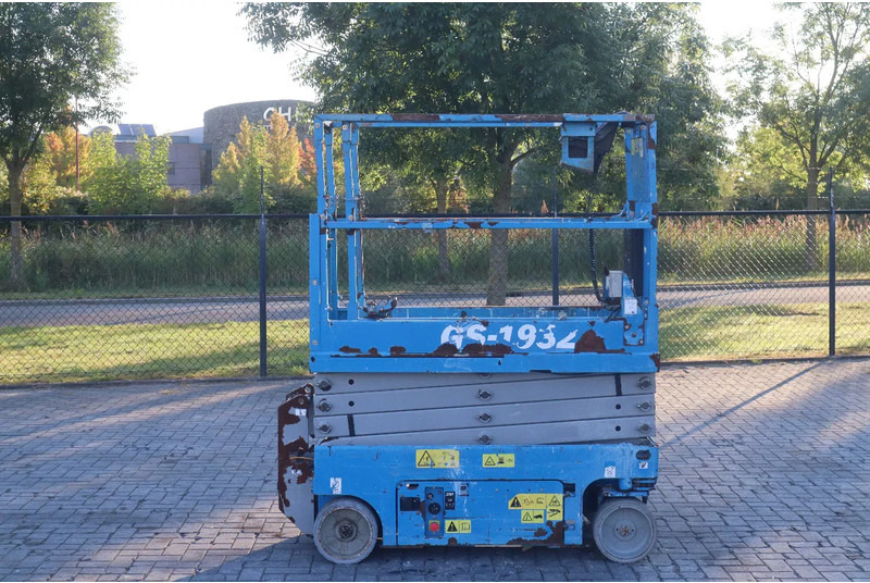 Genie GS-1932 | 7.8 METER | 227 KG - Ngritës gërshërë: foto 1 Genie GS-1932 | 7.8 METER | 227 KG - Ngritës gërshërë: foto 1