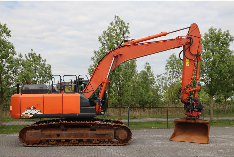 Hitachi ZX300 LC-6 | ROTOTILT | BUCKET | GPS - Ekskavator me zinxhirë: foto 4 Hitachi ZX300 LC-6 | ROTOTILT | BUCKET | GPS - Ekskavator me zinxhirë: foto 4