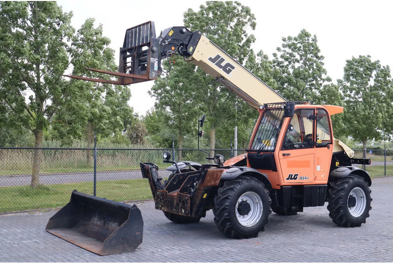 JLG 3614 RS | HYDR. FORKS | BUCKET | LOW HOURS - Ekskavator teleskopik: foto 2 JLG 3614 RS | HYDR. FORKS | BUCKET | LOW HOURS - Ekskavator teleskopik: foto 2