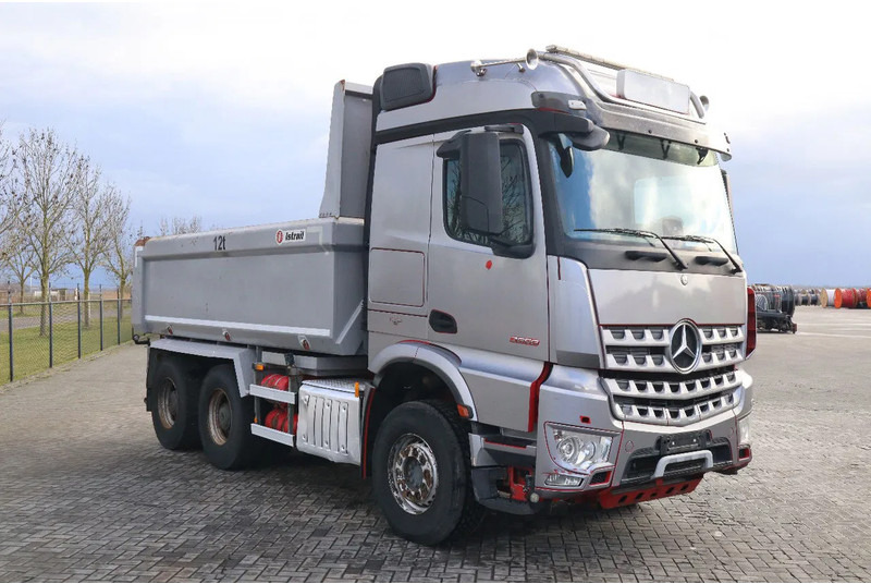 Mercedes-Benz Arocs 2658 2858 | 6X4 EURO 6 BIG AXLES | RETARDER | ENGINE PROBLEM - Kamion vetëshkarkues: foto 3 Mercedes-Benz Arocs 2658 2858 | 6X4 EURO 6 BIG AXLES | RETARDER | ENGINE PROBLEM - Kamion vetëshkarkues: foto 3