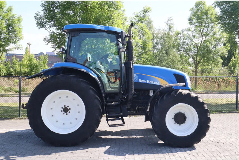 New Holland TS135A | 40 KM/H | 4X4 | SUPERSTEER - Traktor: foto 4 New Holland TS135A | 40 KM/H | 4X4 | SUPERSTEER - Traktor: foto 4