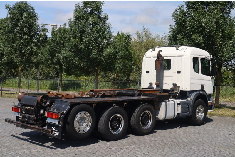 Scania P124-420 | 8X4 | HOOKLIFT | MANUAL | BIG AXLES | EURO 3 - Kamion vetëngarkues: foto 5 Scania P124-420 | 8X4 | HOOKLIFT | MANUAL | BIG AXLES | EURO 3 - Kamion vetëngarkues: foto 5