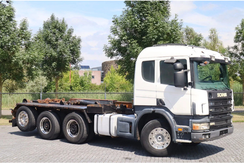 Scania P124-420 | 8X4 | HOOKLIFT | MANUAL | BIG AXLES | EURO 3 - Kamion vetëngarkues: foto 3 Scania P124-420 | 8X4 | HOOKLIFT | MANUAL | BIG AXLES | EURO 3 - Kamion vetëngarkues: foto 3