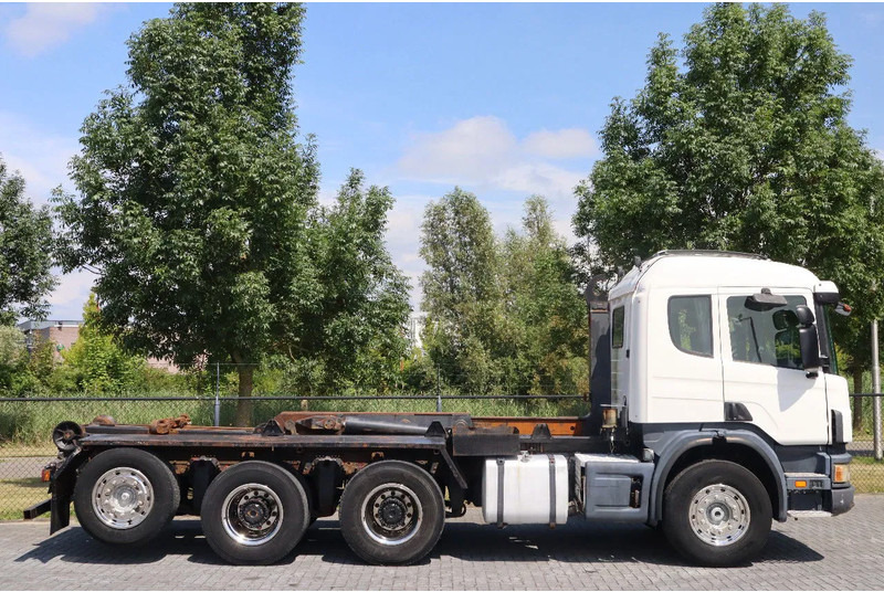 Scania P124-420 | 8X4 | HOOKLIFT | MANUAL | BIG AXLES | EURO 3 - Kamion vetëngarkues: foto 4 Scania P124-420 | 8X4 | HOOKLIFT | MANUAL | BIG AXLES | EURO 3 - Kamion vetëngarkues: foto 4
