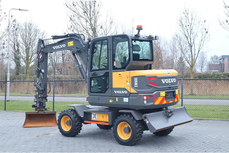 Volvo EW 60 E | DEMO | 30 KM/H | ROTOTILT + GRIPPER | BUCKET - Ekskavator me goma: foto 3 Volvo EW 60 E | DEMO | 30 KM/H | ROTOTILT + GRIPPER | BUCKET - Ekskavator me goma: foto 3