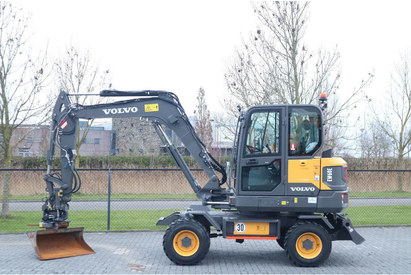 Volvo EW60E | DEMO | 30 KM/H | ROTOTILT + GRIPPER | BUCKET - Ekskavator me goma: foto 1 Volvo EW60E | DEMO | 30 KM/H | ROTOTILT + GRIPPER | BUCKET - Ekskavator me goma: foto 1