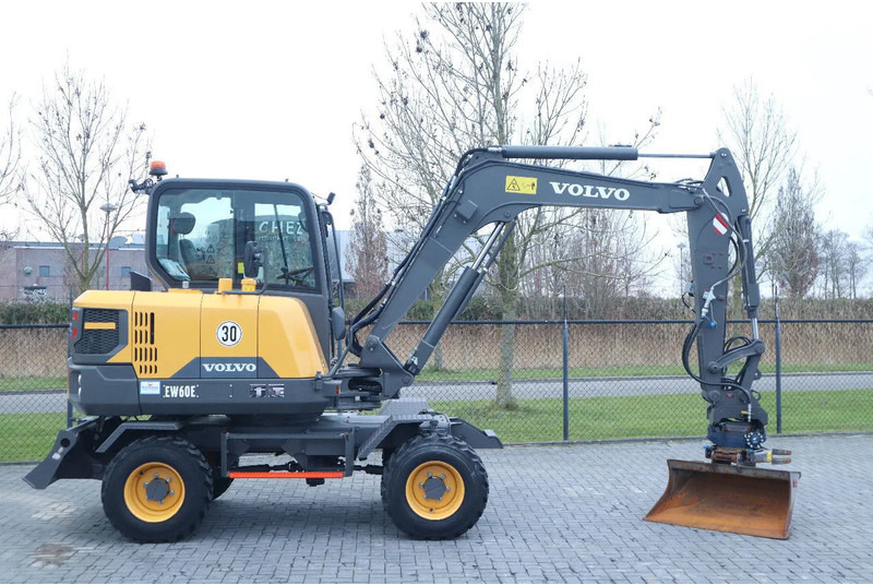 Volvo EW60E | DEMO | 30 KM/H | ROTOTILT + GRIPPER | BUCKET - Ekskavator me goma: foto 4 Volvo EW60E | DEMO | 30 KM/H | ROTOTILT + GRIPPER | BUCKET - Ekskavator me goma: foto 4