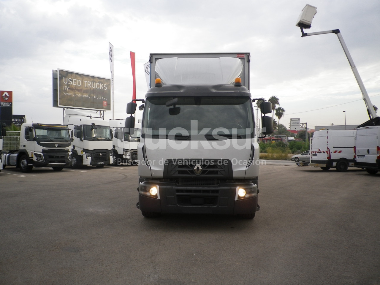 RENAULT D320.26 ejes 6x2*4 - Kamion me tendë: foto 3 RENAULT D320.26 ejes 6x2*4 - Kamion me tendë: foto 3