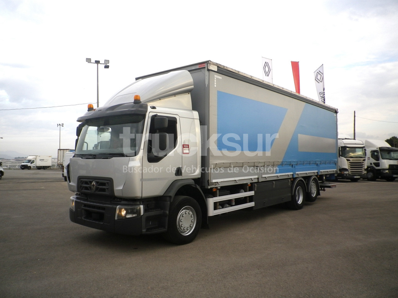 RENAULT D320.26 ejes 6x2*4 - Kamion me tendë: foto 1 RENAULT D320.26 ejes 6x2*4 - Kamion me tendë: foto 1
