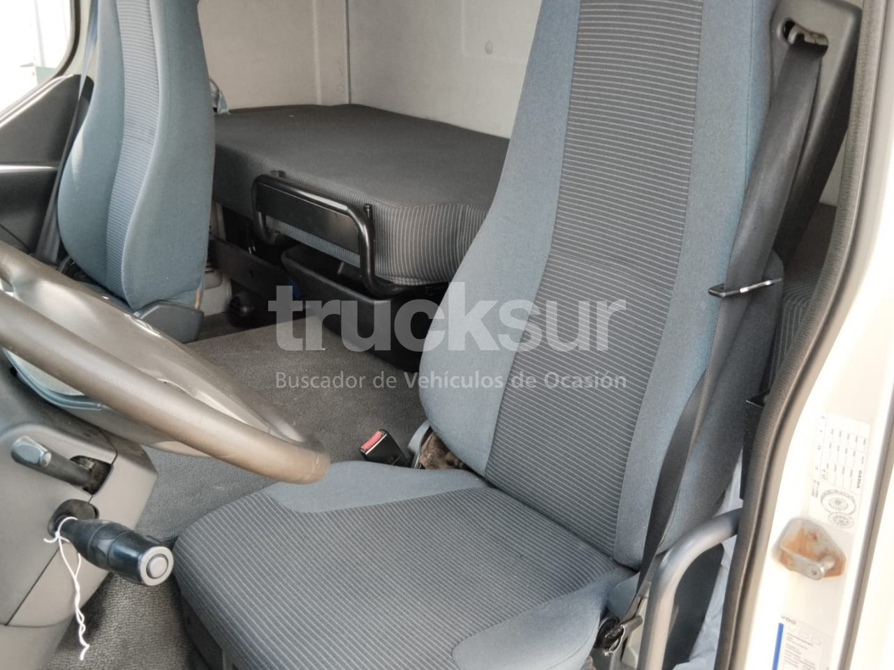 VOLVO FL290 - Kamion frigorifer: foto 4 VOLVO FL290 - Kamion frigorifer: foto 4
