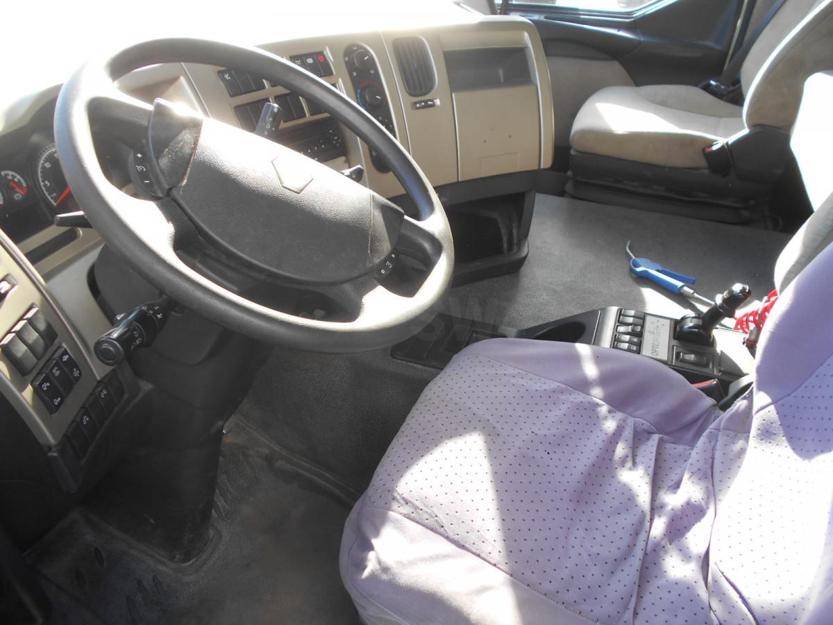 Interior photo 1: Gjysmë-kamion Renault Premium 410 DXI Interior photo 1: Gjysmë-kamion Renault Premium 410 DXI