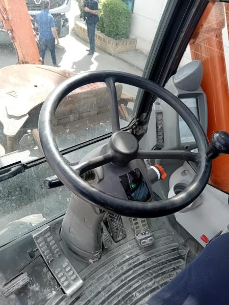 Hitachi ZAXIS 140W - Ekskavator me goma: foto 4 Hitachi ZAXIS 140W - Ekskavator me goma: foto 4