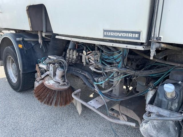 Mercedes Axor 1829 - Makinë fshirëse për rrugët: foto 3 Mercedes Axor 1829 - Makinë fshirëse për rrugët: foto 3