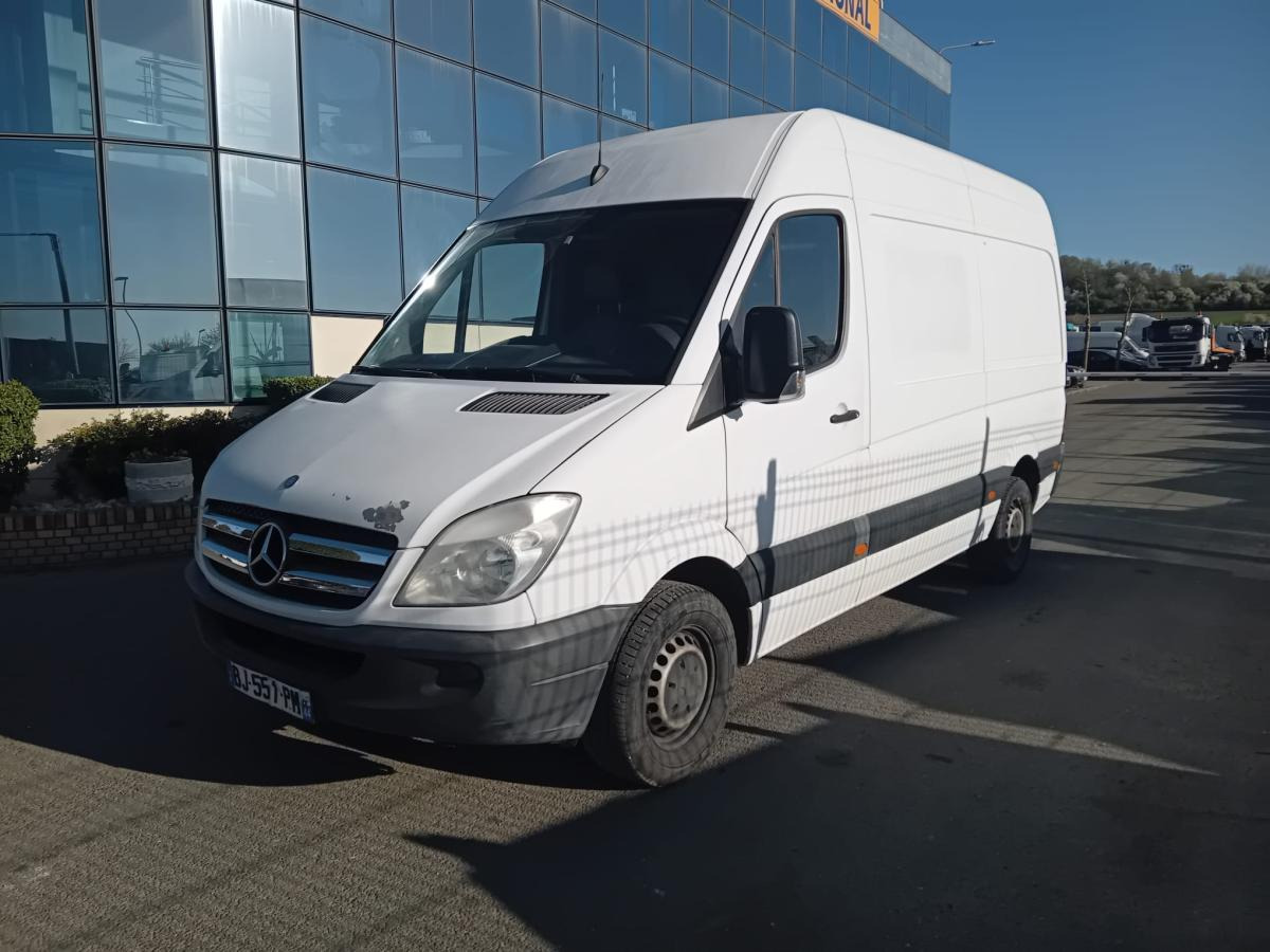 Mercedes Sprinter 218 CDI - Furgon: foto 2 Mercedes Sprinter 218 CDI - Furgon: foto 2