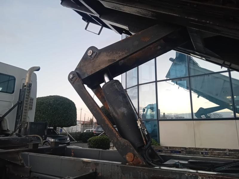 Renault Kerax 410 DXI - Kamion vetëshkarkues: foto 4 Renault Kerax 410 DXI - Kamion vetëshkarkues: foto 4