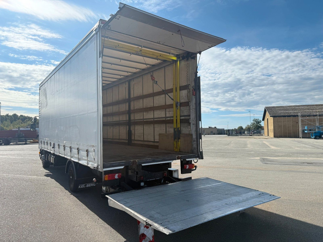DAF LF 45 /220 4x2 Curtainsider and Taillift Euro 6 - Kamion me tendë: foto 5 DAF LF 45 /220 4x2 Curtainsider and Taillift Euro 6 - Kamion me tendë: foto 5