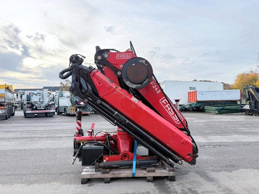 Fassi F245A.2.25 E-Dynamic Radio Remote / Crane - Kamion me vinç: foto 1 Fassi F245A.2.25 E-Dynamic Radio Remote / Crane - Kamion me vinç: foto 1