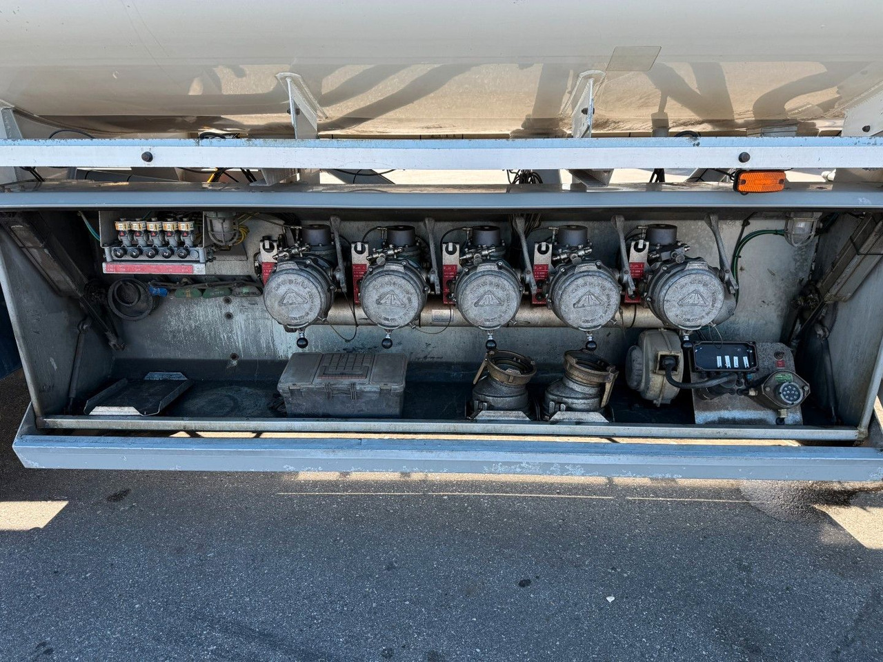 HMK Bilcon 27.000 l. ADR 5 compartment - Rimorkio me bot: foto 5 HMK Bilcon 27.000 l. ADR 5 compartment - Rimorkio me bot: foto 5