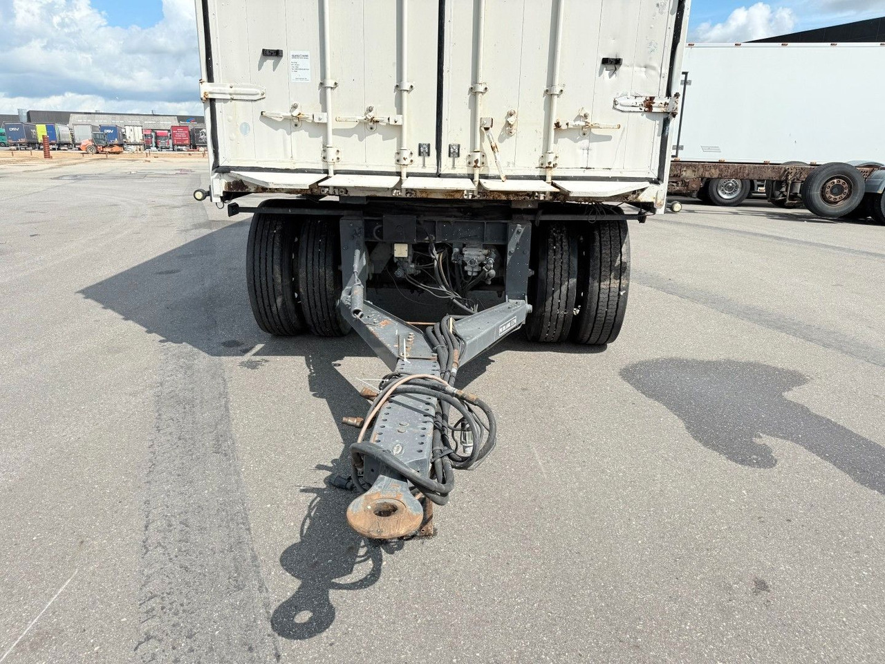 Kel-Berg 20 t. Alubox - Maschineramp Kel-Berg 2 axle 20 t. Alubox - Maschineramp - Rimorkio me vagonetë të mbyllur: foto 5 Kel-Berg 20 t. Alubox - Maschineramp Kel-Berg 2 axle 20 t. Alubox - Maschineramp - Rimorkio me vagonetë të mbyllur: foto 5