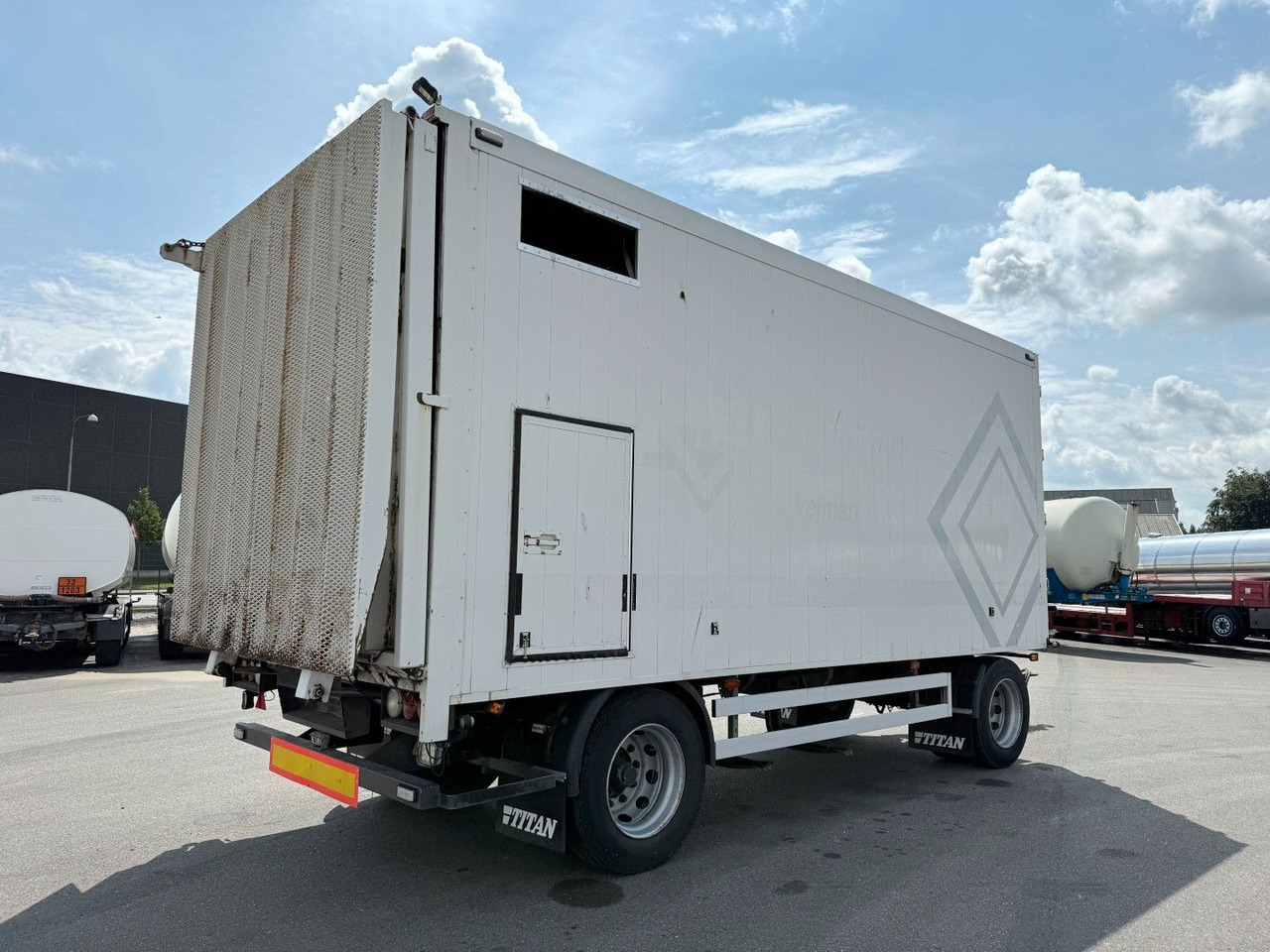 Kel-Berg 20 t. Alubox - Maschineramp Kel-Berg 2 axle 20 t. Alubox - Maschineramp - Rimorkio me vagonetë të mbyllur: foto 3 Kel-Berg 20 t. Alubox - Maschineramp Kel-Berg 2 axle 20 t. Alubox - Maschineramp - Rimorkio me vagonetë të mbyllur: foto 3