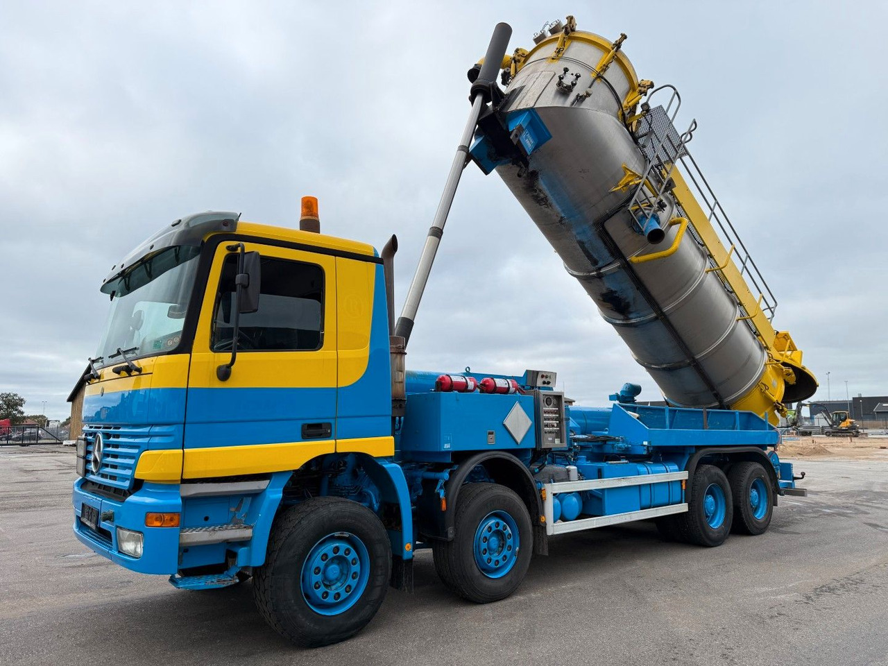 Mercedes-Benz Actros 4140 8x4 KOKS MEGAVAC 8000 ADR Dry Vac - Kamion me vakuum: foto 5 Mercedes-Benz Actros 4140 8x4 KOKS MEGAVAC 8000 ADR Dry Vac - Kamion me vakuum: foto 5