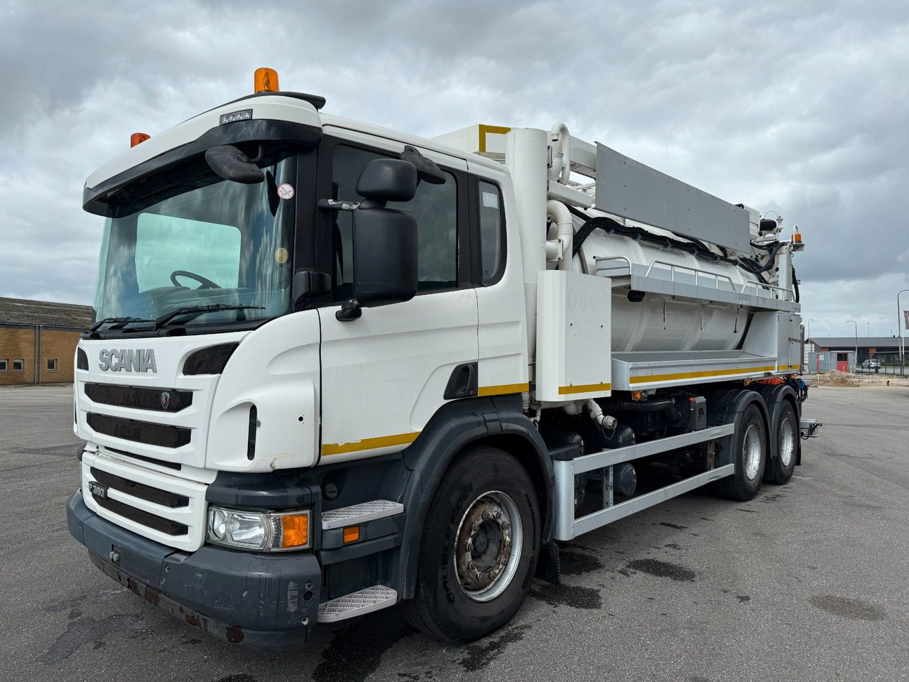 Scania P360 Euro 6 6x4 RHD Hvidtved Larsen FlexLine 312 - Kamion me vakuum: foto 2 Scania P360 Euro 6 6x4 RHD Hvidtved Larsen FlexLine 312 - Kamion me vakuum: foto 2