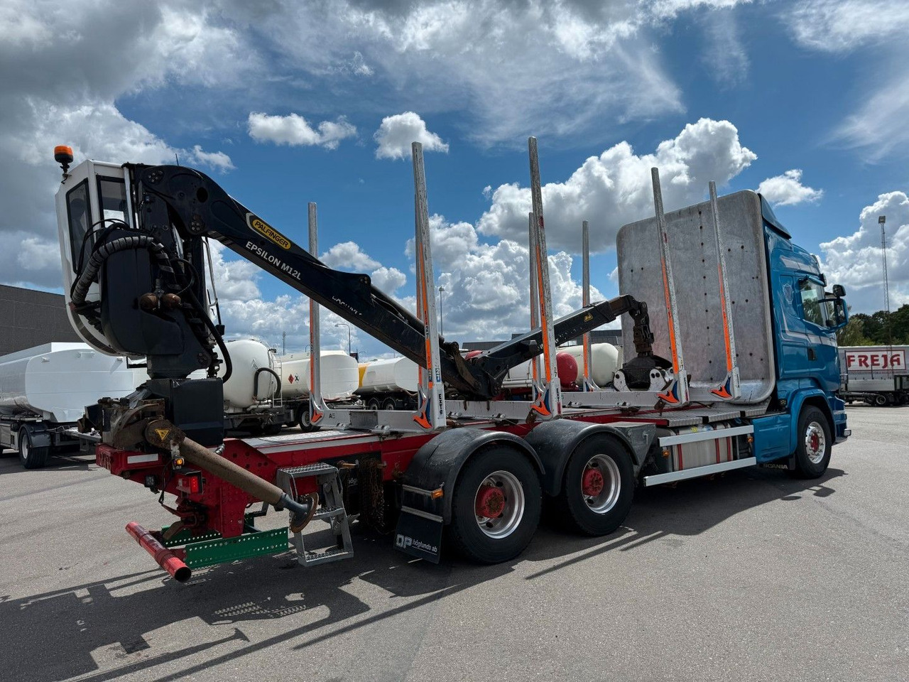Scania R730 V8 6x4 Palfinger Epsilon M12L80 / Holz Wood - Kamion për transport druri, Kamion me vinç: foto 4 Scania R730 V8 6x4 Palfinger Epsilon M12L80 / Holz Wood - Kamion për transport druri, Kamion me vinç: foto 4