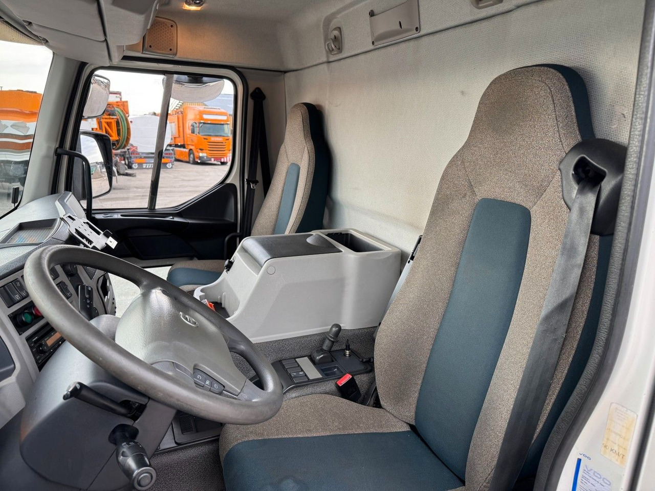 Volvo FE320 6x2*4 Frigoblock FK25SL 9.9 m Frigobox - Kamion frigorifer: foto 5 Volvo FE320 6x2*4 Frigoblock FK25SL 9.9 m Frigobox - Kamion frigorifer: foto 5