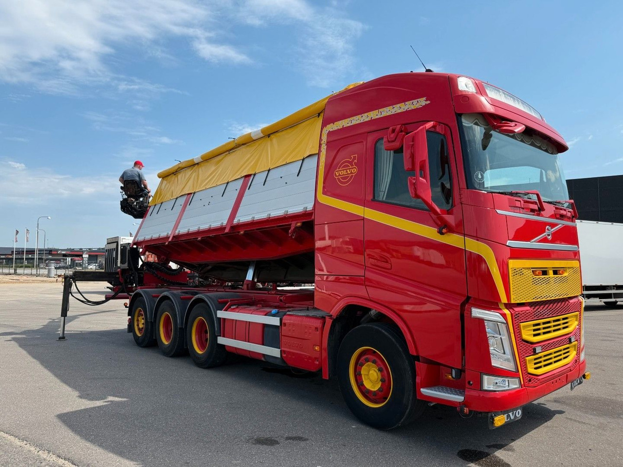 Volvo FH500 8x4*4 Tip / Palfinger Epsilon Q170L - Kamion me vinç: foto 2 Volvo FH500 8x4*4 Tip / Palfinger Epsilon Q170L - Kamion me vinç: foto 2