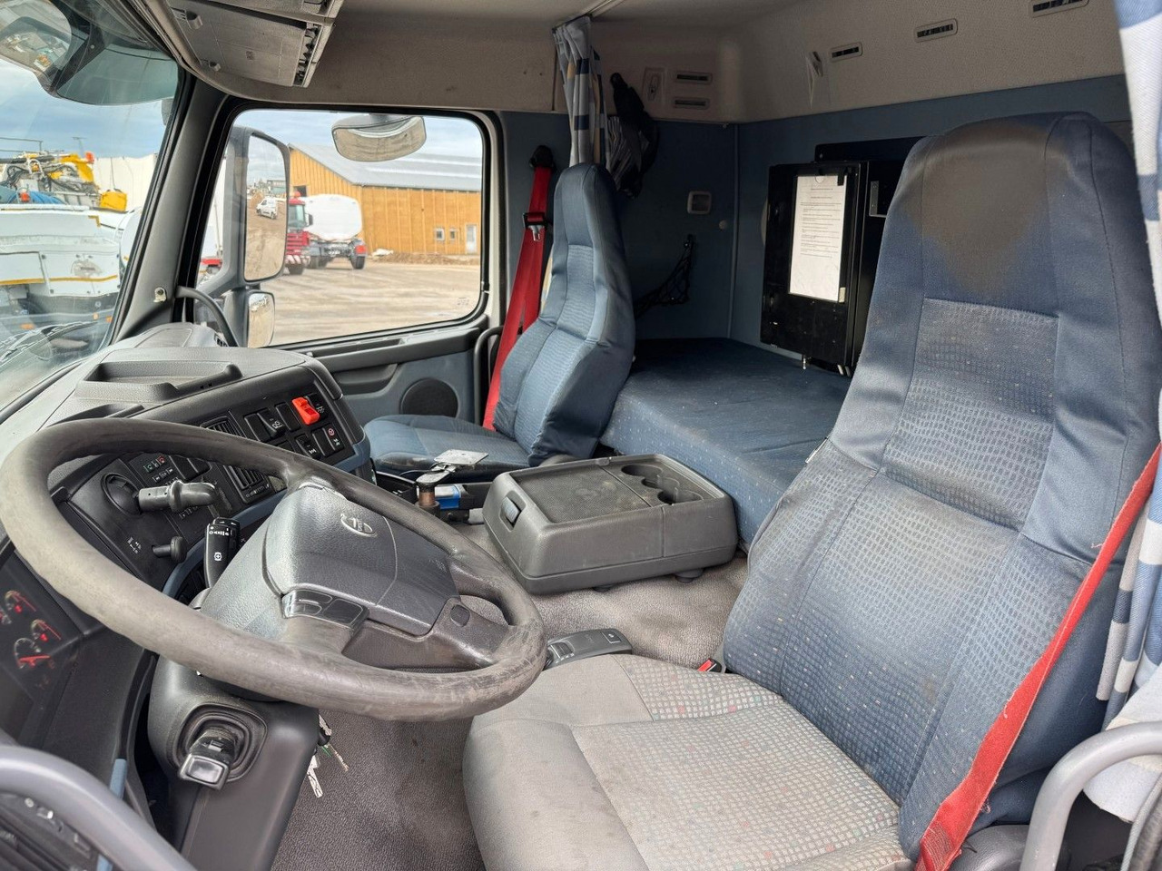 Volvo FM 440 8x2*6 24.000 l. ADR Tanktruck - Autobot: foto 5 Volvo FM 440 8x2*6 24.000 l. ADR Tanktruck - Autobot: foto 5