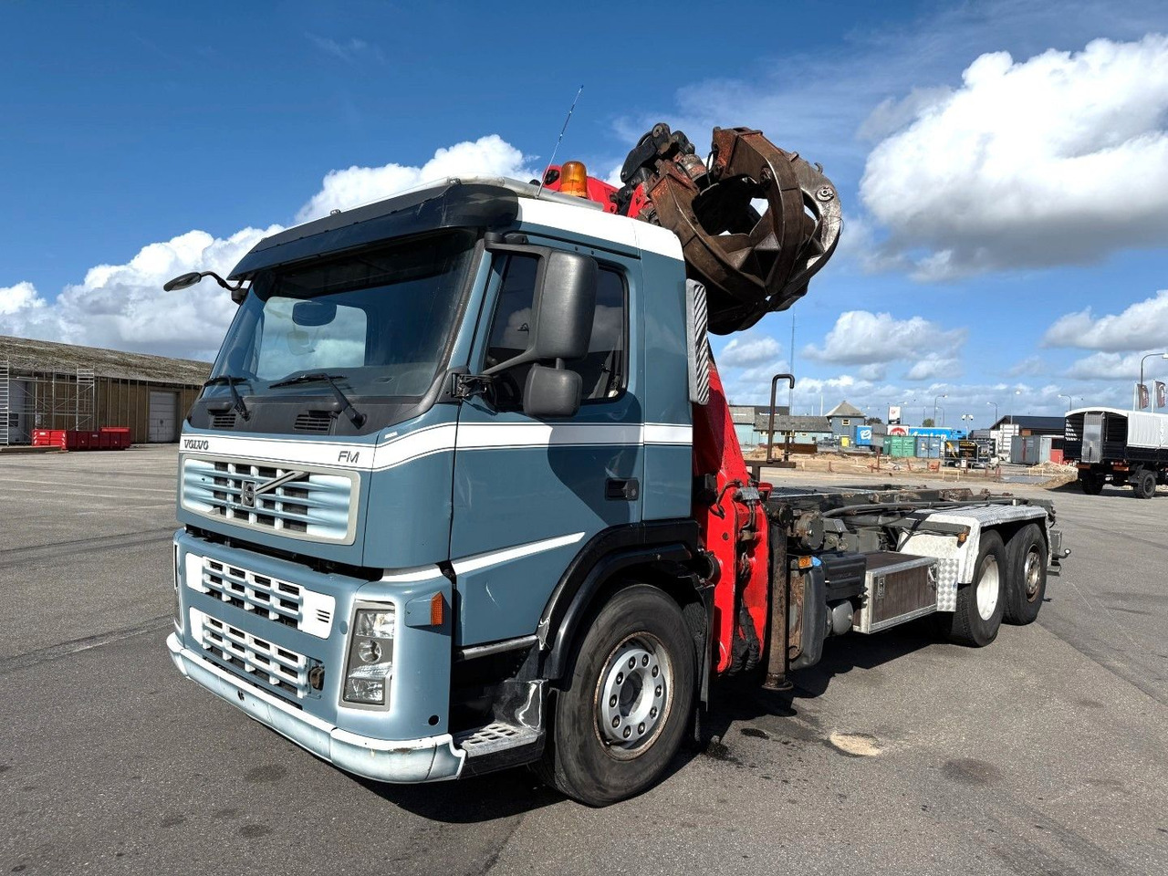 Volvo FM340 6x2*4 Kipper / Palfinger Epsilon 150Z96 - Kamion me vinç: foto 1 Volvo FM340 6x2*4 Kipper / Palfinger Epsilon 150Z96 - Kamion me vinç: foto 1
