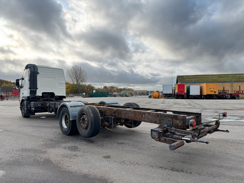 Volvo FM340 6x2 Globetrotter Chassis / Fahrgestell - Kamion kabinë-shasi: foto 4 Volvo FM340 6x2 Globetrotter Chassis / Fahrgestell - Kamion kabinë-shasi: foto 4